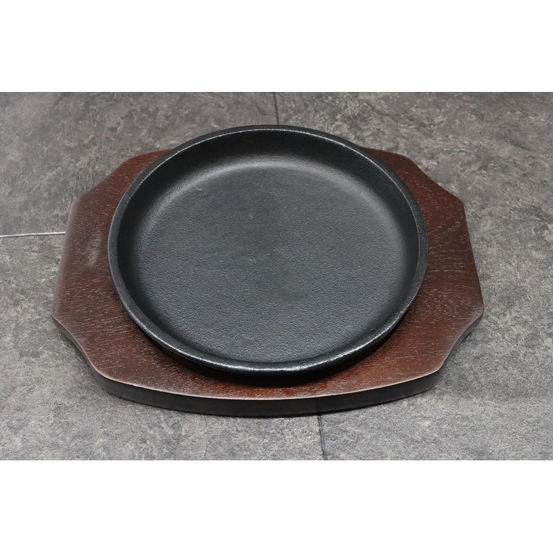 Asahi Steak Plate (with Wooden Base) Iron Casting, Round 5.9
