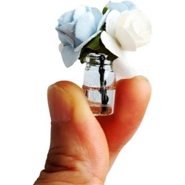 ​​1:12 Scale Miniature Glass Vase for Dollhouse, Hand-Painted Flower Bottle, Tiny Décor Accessories for Mini Scene Landscape Display​ (Blue White)