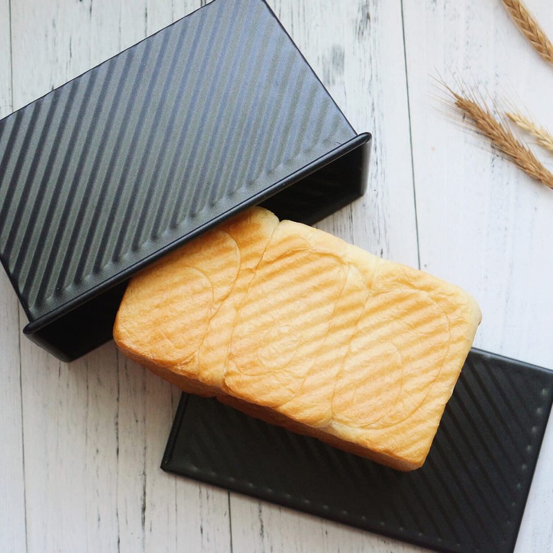 CHEFMADE Bread Mold Day Bread Mold with Lid Ripple Type