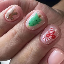 Christmas Press on Nails Short Square Winter Fake Nails Nude Full Cover Gingerbread Man Xmas Tree Candy Cane False Nails with Designs Glossy Glue on Nails Acrylic Artificial Nails for Women Girls