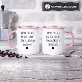 Tasse mit Spruch Nicht ganz dicht - Aber so Macht Arbeiten Spaß Lustig/Arbeit/Büro/Witzig/Geschenkidee für Kollegen/Innen & Henkel Rosa