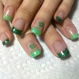24 Pcs St. Patrick's Day Press on Nails Short Square Fake Nails with Lucky Clover Designs Green Glitter French Tip False Nails Shamrock Nails Press ons Spring Holiday Glue on Nails for Women