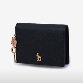 Hazzys (대구신세계)블랙 가죽 큐빅 퍼피로고 참장식 반지갑 HIWA5E184BK (Daegu Shinsegae) Black Leather Cubic Puppy Logo Charm Decoration Wallet HIWA5E184BK