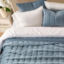 EVERGRACE 3 Pieces Luxurious Velvet Quilt King Size, Ultra Soft Bedspread Coverlet Set, Double Box Stitch Lightweight Velvet Comforter for All Season with 2 Shams, Blue Linen, 108"x96"