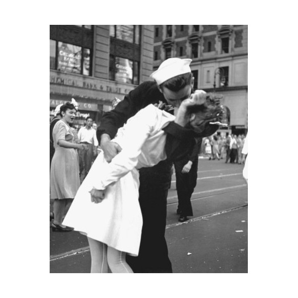 New 8x10 World War II Photo: New York City Celebrating VJ Day