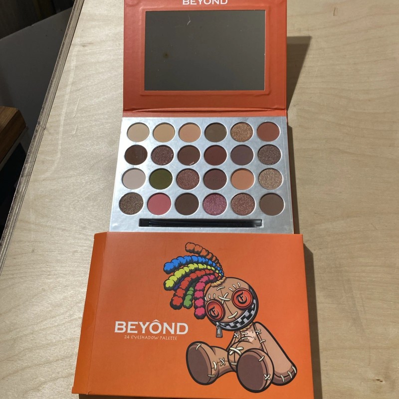 Eyeshadow Beyond 240 Shimmer & Matte Eyeshadow Palette 24 Colors