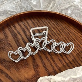 Metal Heart-Shaped Hair Claw Clip (1 Piece) - Easy to Use and Stylish Accessory for Thin and Thick Hair (Silver)