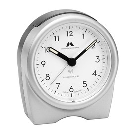 Uhren Manufaktur Schwarzwald Radio-Controlled Alarm Clock, Analogue, Quiet Movement with Snooze Function and Rising Alarm (Crescendo), Colour: Silver