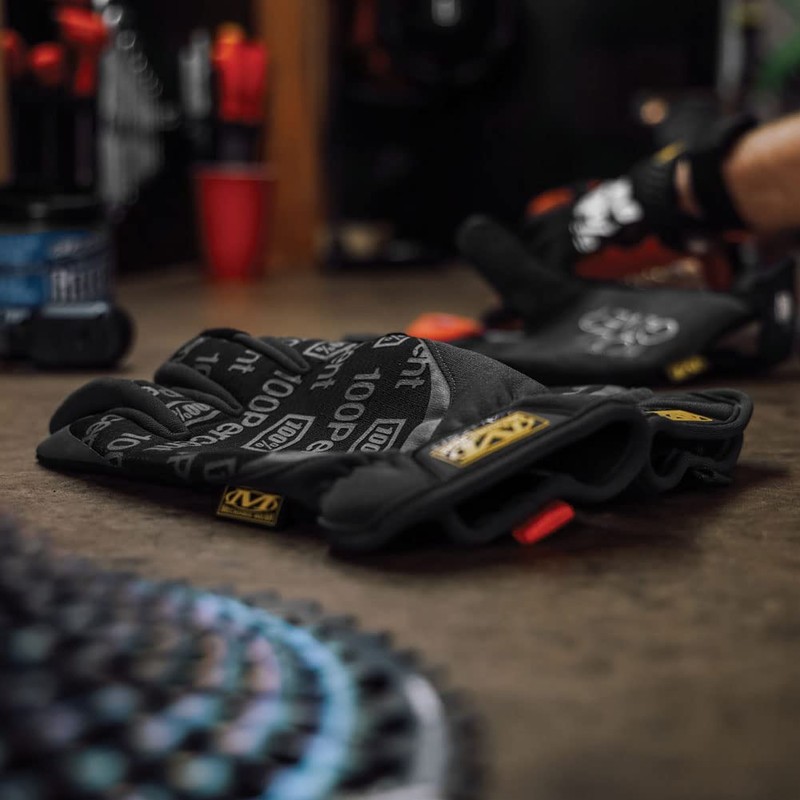 2 00% Mechanix Original Gloves