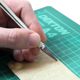 DEKTON DT60970 7piece Hobby Kit, Aluminium Handle and six Carbon Steel Blades.