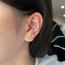 Yk Beauty Gold Daisy Screwback Stud Earrings – 925 Silver With Gold Plating