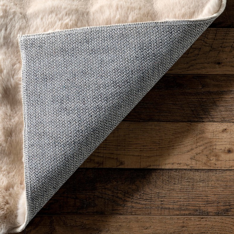 nuLOOM Jeni Solid Faux Rabbit Machine Washable Accent Rug, 2x3,