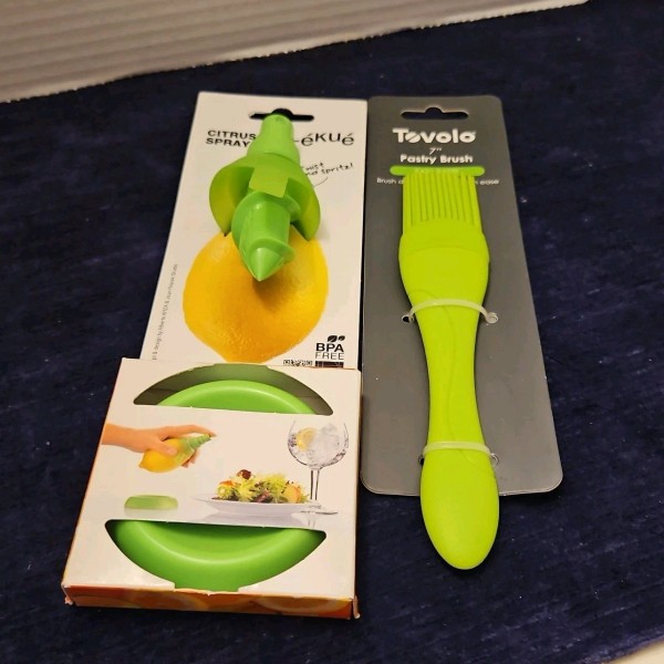 LÉKUÉ Lekue Citrus Sprayer Twist & Spritz and Tovolo 7"
