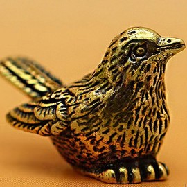 ALHBEJT 2pcs Brass Golden Bird Figurines Small Birds Statues Vintage Brass Bird Statue Retro Sparrow Figurine Home Decor Ornaments for Living Room, Bedroom, Office Desktop, Cabinets