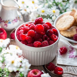 Foraineam Set of 12 Pcs 6 oz Porcelain Souffle Dishes, White Ramekins Bakeware Set Dessert Custard Baking Cups for Baking, Cooking, Serving and More