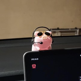 Swinging Pig Car Rear View Mirror Charm, Cute Piggy Car Pendant, Lucky Auto Hanging Ornament, Vehicle Interior Mirror Decoration Accessories for Women Men (Sunglasses)