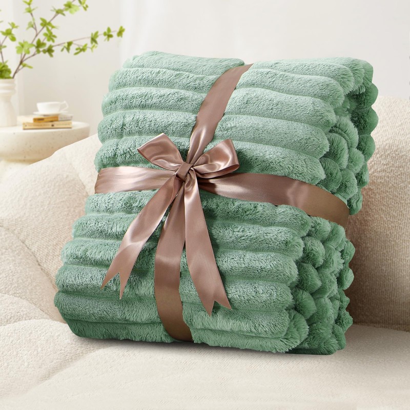 RUIKASI Soft Fleece Blanket Green Throws - Fluffy Warm Throw