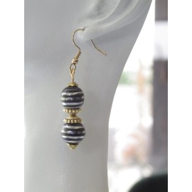 Ohrringe aus schwarzen Hämatit- und Chromperlen und goldenen tibetischen Perlen
