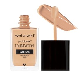 Wet n Wild Base de Maquillaje Photo Focus Tono Soft Beige Acabado Mate para Piel Grasa, Alta Cobertura,Compatible con Primer, Corrector y Polvo Compac
