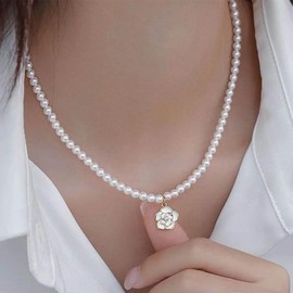Xmsrn Vintage Camellia Flower Pendant Necklace Boho Pearl Choker Necklace Pearl Chain Necklace White Camellia Flower Necklace for Women