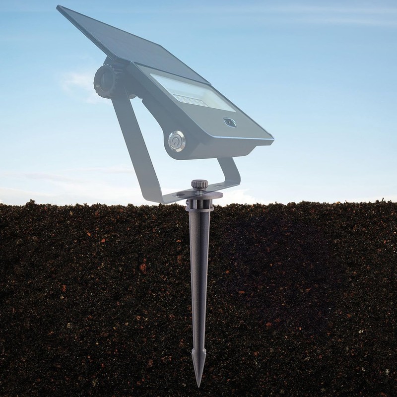 Luminea LED Außenleuchten Solar: 2er-Set Solar-LED-Gartenstrahler, PIR-Sensor, 1.300 lm, 2x
