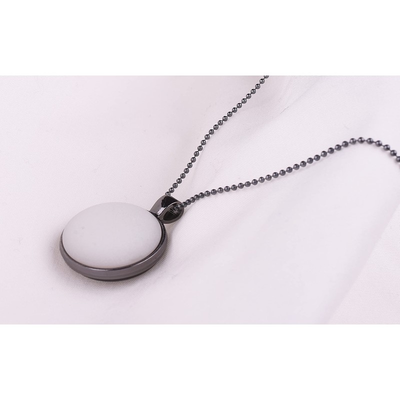 Long chain 'Frieda', 2 Polaris cabochons in a double-sided black