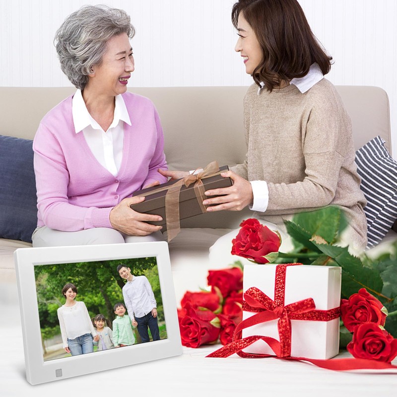 Moonka Digital Photo Frame 7-Inch 1024x600 Full Viewing Angle Photo/Video/Music