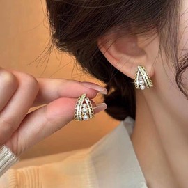 Yheakne Vintage Crystal Pearl Hoop Earrings Rhinestone Claw Stud Earrings Gold Filigree Triangle Earrings Cz Huggie Illusion Earrings Jewelry for Women