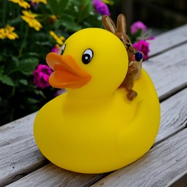 MIJOMA Set of 2 Bath Ducks Bath Toys, Hand Painted & Latex Free, Perfect for Parties, Birthdays, Christmas, Baby Showers & More - Great Bathroom Decoration, 8 cm High (Ducks with Easter Bunny)