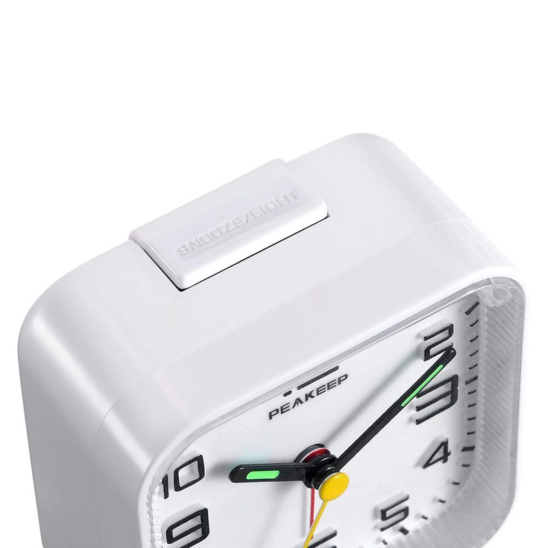 PEAKEEP 3D Numbers No Tick-Tock Analog Alarm Clock with Classic