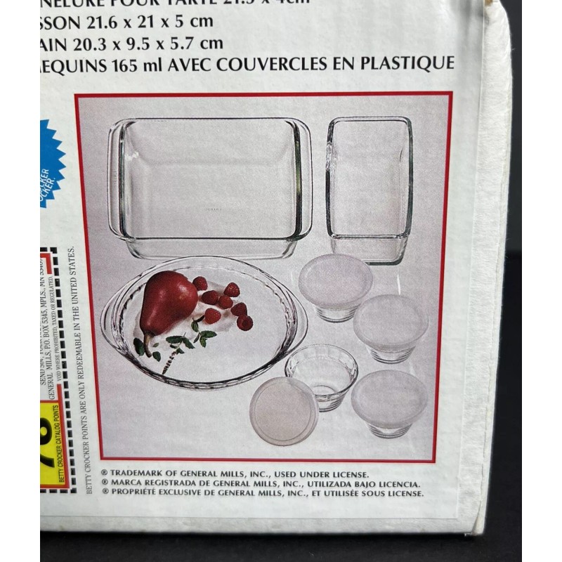 Betty Crocker Vintage 1995 Betty Crocker Classic Bake'N Serve 11-Piece