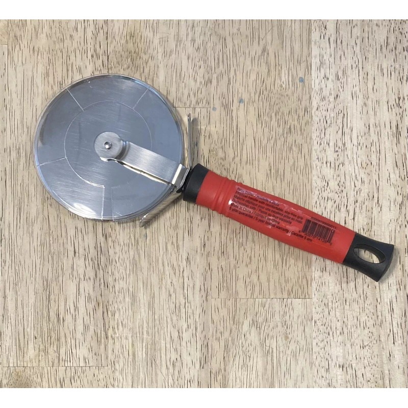 Le Creuset PIzza Cutter LE CREUSET Revolution Red & Black
