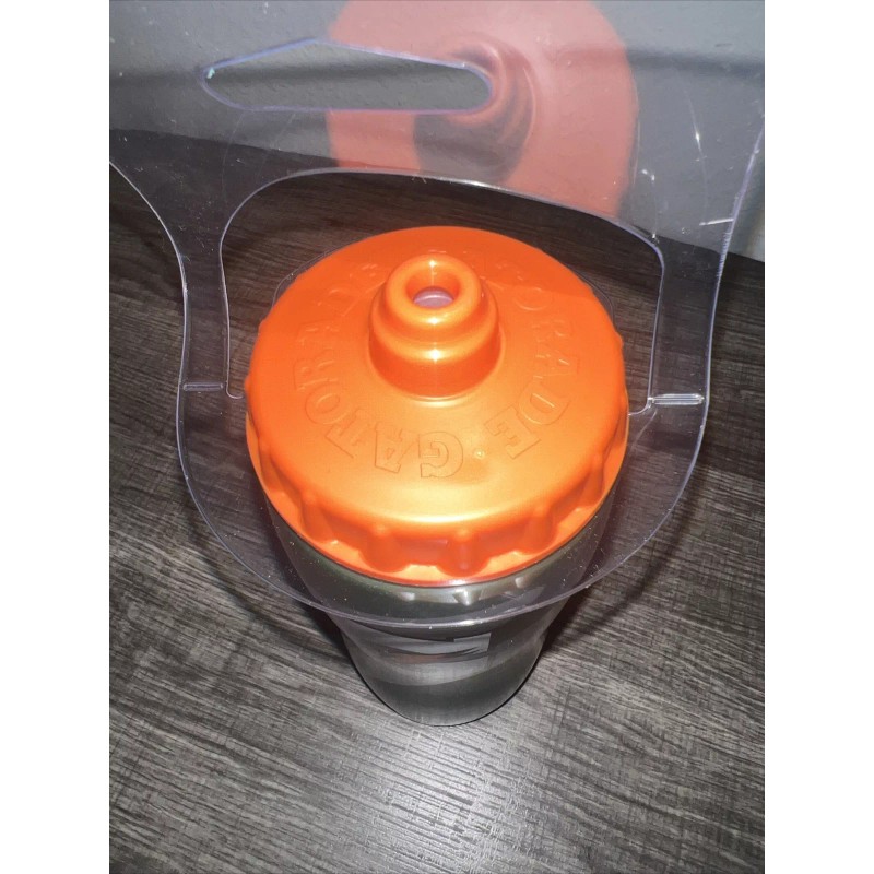 Gatorade Water Bottle 28oz Gatorskin Green Contour Style Squeeze Sports