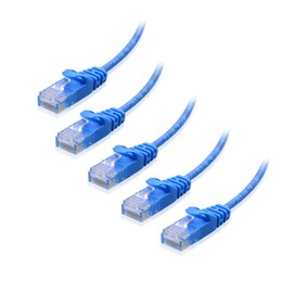 Cable Matters Paquete de 5 cables Ethernet ultrafinos Cat6 cortos Snagless (cable fino Cat6) en azul de 5 pies