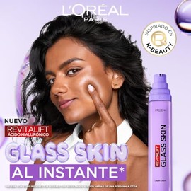 L’Oréal Paris Revitalift Glass Skin Sérum Ligero Hidratante con Ácido Hialurónico, Vitamina C y Niacinamida. EFECTO GLOW AL INSTÁNTE. Para todo tipo d