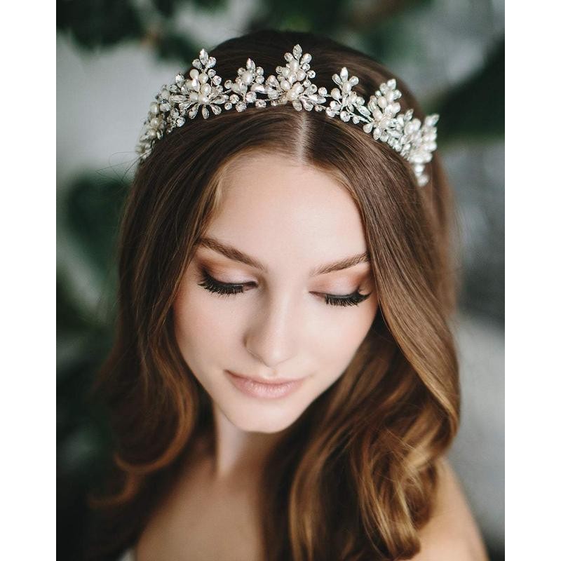Delicate Pearl Crown