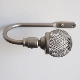 Refila - Juego de 2 alzapaños para cortinas de pared con tornillos, metal decorativo para ventana, soporte para cortinas (plata satinada)