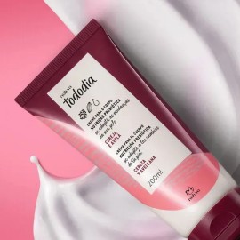 Crema Hidratante Corporal Natura Tododia de Cereza y Avellana 200 mL