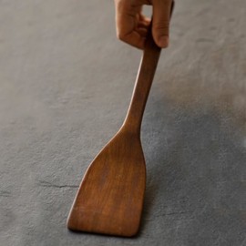 Notdam lacquered wooden flip stand / 놋담  옻칠 나무 뒤집개 대