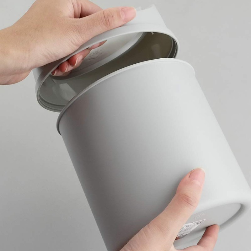 Cadineer Desktop Bin, Mini Trash Can With Swing Top Lid,