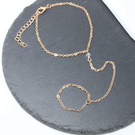 TseenYi Boho Finger Chain Bracelet Gold Tone Summer Hand Chain Jewelry for Women and Girls, Metal