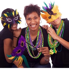 Wambere Pack of 5 Colourful Pearl Necklaces, 80 Plastic Pearl Necklaces, 6 mm Pearl Chain, Vintage Necklace for Party, Carnival, Christmas, Birthday, Theme Party, Festival Costume Accessories, Gold,