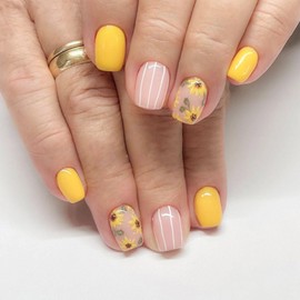 Square Press on Nails Short Yellow Fake Nails Sunflower Flower Acrylic Nails Press ons Full Cover Retro Oil Painting Style Glue Stick on Nails for Women Girls 24 Pcs