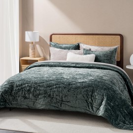 EVERGRACE Luxury Velvet Quilt Queen Size, Ultra Soft Wave Crushed Velvet Bedding Set, Lightweight Quilted Comforter Set for All Season, Oversized Bedspread Coverlet with 2 Shams, Dark Green