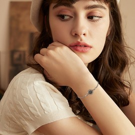 CUPENDA Sunflower Urn Bracelet For Ashes Sterling Silver Sunflower Cremation Keepsake Pendant Sunflower Locket Bracelet For Women Mom