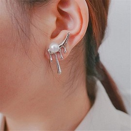 TseenYi Punk Pearl Stud Earrings Hip Hop Water Drop Pendant Stud Earrings Jewellery for Women and Girls Valentine's Day Christmas Festival Gift (Silver)