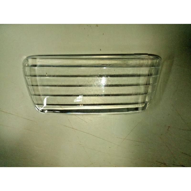 JOHN DEERE LEFT HEADLIGHT LENS (M116873