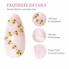 Uñas postizas medianas almendradas, color rosa nude con flores blancas