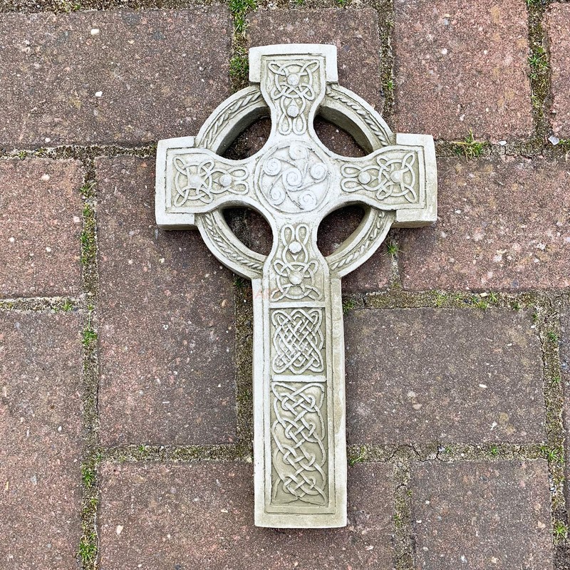 Darthome Ltd Ancient Stone Celtic Cross Tile Hanging Garden Ornament