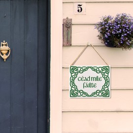 Lacosu Wall Pediments Irish Welcome Cead Mile Failte Sign,A Hundred Thousand Hanging Welcome Sign for Front Door,Irish Wall Decor,10x8 Inches(Green)